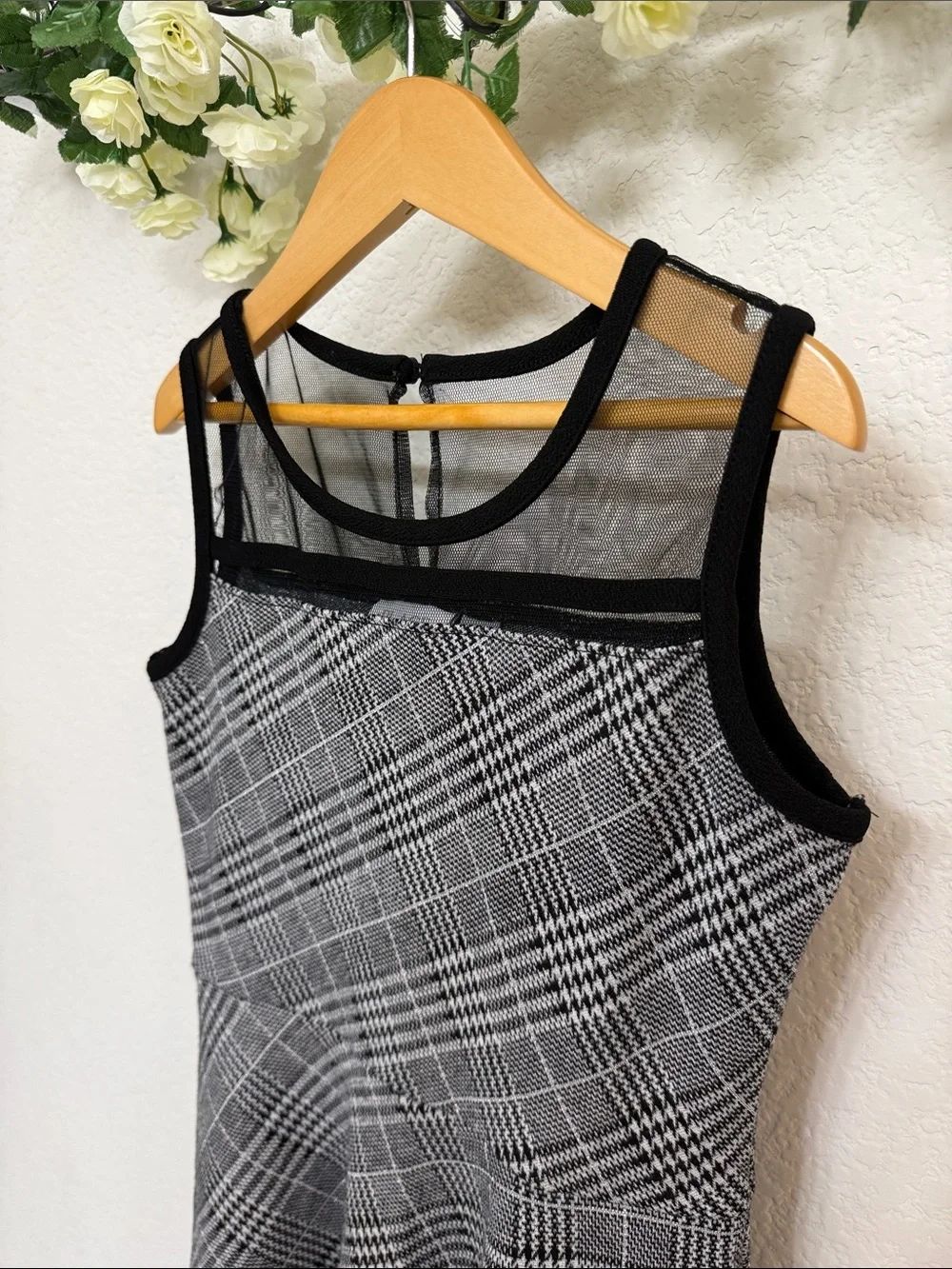 Place stylish sleeveless